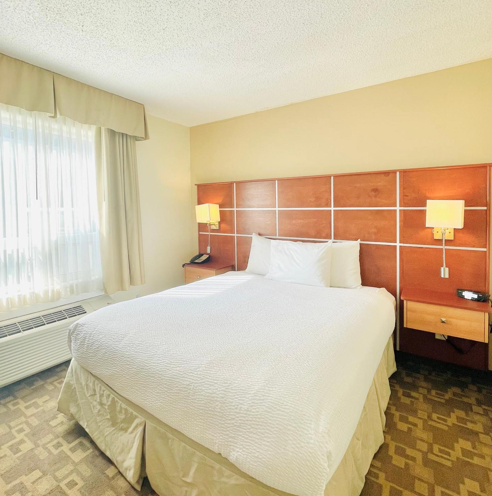 Days Inn By Wyndham Grande Prairie Exterior foto